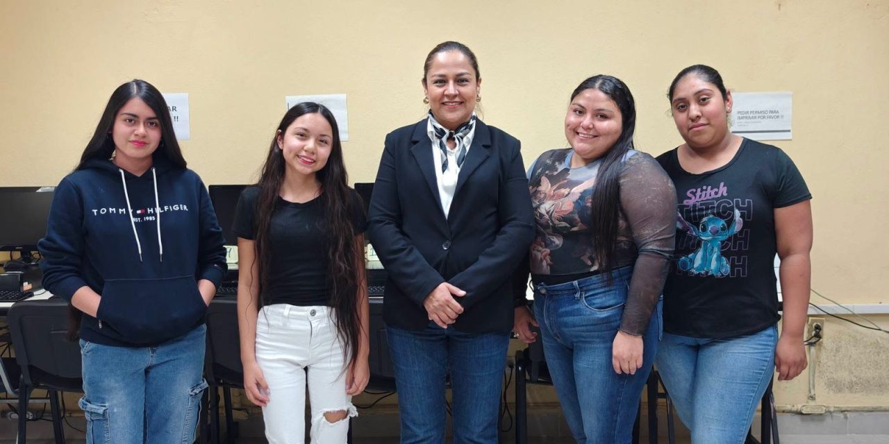 ADRIANA MARTÍNEZ ACOMPAÑA CIERRE DEL SEGUNDO CURSO DE COMPUTACIÓN EN LAMPAZOS