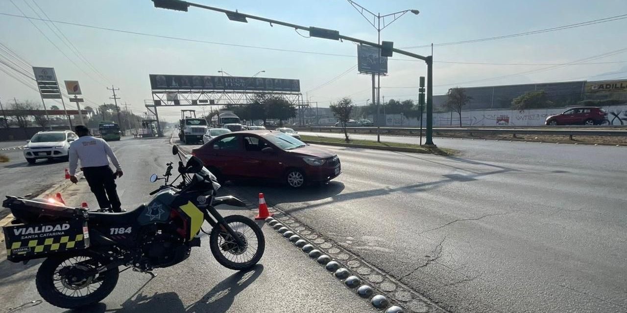 SANTA CATARINA AJUSTA RETORNO EN AVENIDA INDUSTRIALES DEL PONIENTE PARA AGILIZAR EL TRÁNSITO