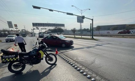SANTA CATARINA AJUSTA RETORNO EN AVENIDA INDUSTRIALES DEL PONIENTE PARA AGILIZAR EL TRÁNSITO