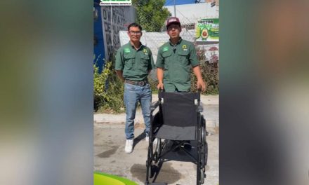 HÉCTOR DE LA GARZA ENTREGA SILLA DE RUEDAS Y REFUERZA APOYO A VECINOS DE JUÁREZ