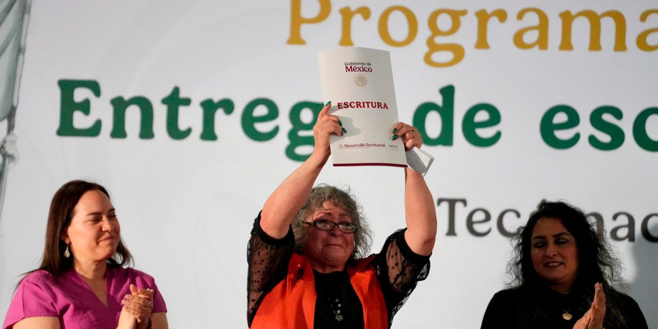 CLAUDIA SHEINBAUM ENTREGÓ ESCRITURAS Y CONDONACIONES DE CRÉDITOS A MUJERES EN TECÁMAC