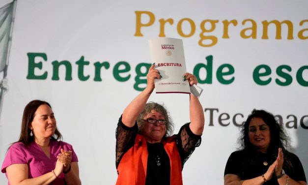 CLAUDIA SHEINBAUM ENTREGÓ ESCRITURAS Y CONDONACIONES DE CRÉDITOS A MUJERES EN TECÁMAC