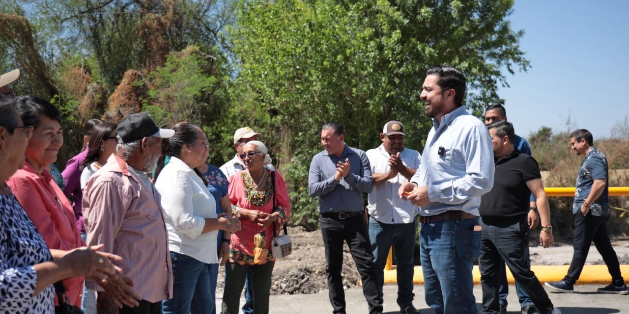 DAVID SÁNCHEZ LLEVA OBRA QUE ORDENA EL FLUJO DEL AGUA EN LA COMUNIDAD DE SANTANA VIEJO