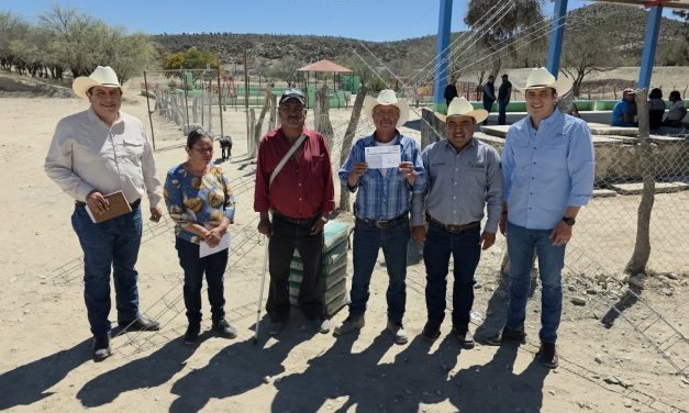 JUAN JOSÉ VARGAS ROSALES ENTREGA APOYOS PARA MEJORAR VIVIENDAS EN EL ÁLAMO, DOCTOR ARROYO