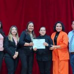 ADRIANA MARTÍNEZ PRESIDE RESULTADOS DEL CONCURSO DE HIMNO NACIONAL EN LA REGIÓN 10