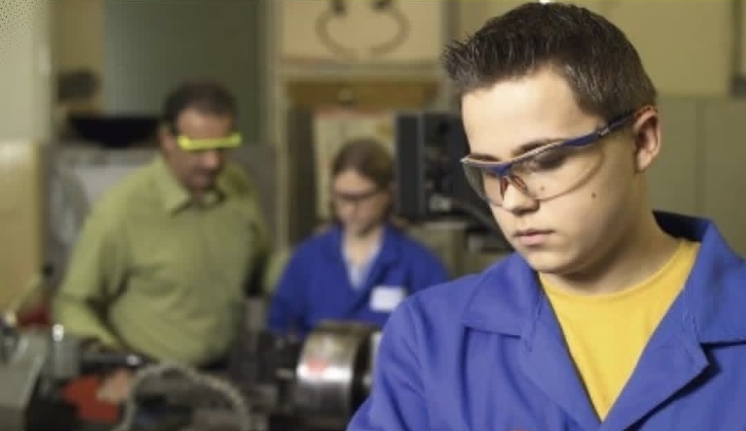 SECTOR INDUSTRIAL DE NUEVO LEÓN ADVIERTE DÉFICIT DE TÉCNICOS Y PIDE FORTALECER EDUCACIÓN DUAL