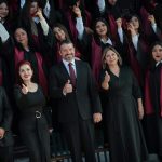 GERARDO DE LA MAZA ACOMPAÑA A GENERACIÓN 2024–2026 DE PREPA 18 UANL EN FOTO OFICIAL