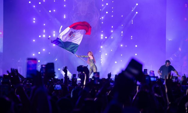 SHAKIRA HACE VIBRAR EL ZÓCALO ANTE 400 MIL Y SORPRENDE CON ESTRENO MUNDIAL