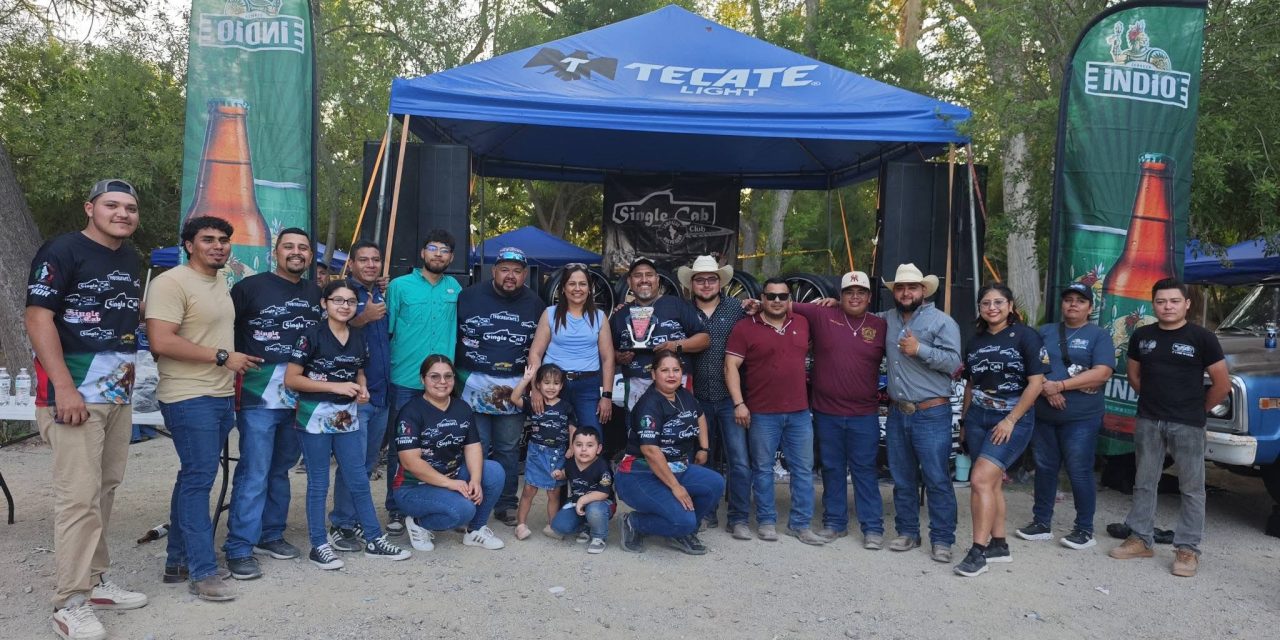 ADRIANA MARTÍNEZ ACOMPAÑA EVENTO AUTOMOTRIZ QUE REUNIÓ A MÁS DE 400 VEHÍCULOS EN LAMPAZOS