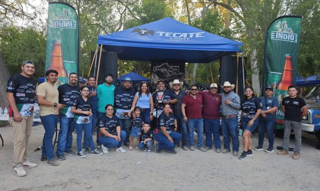 ADRIANA MARTÍNEZ ACOMPAÑA EVENTO AUTOMOTRIZ QUE REUNIÓ A MÁS DE 400 VEHÍCULOS EN LAMPAZOS