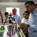 ANDRÉS MIJES AMPLÍA ESCUELA DE ARTES Y OFICIOS Y GRADÚA PRIMERA GENERACIÓN DE ROBÓTICA