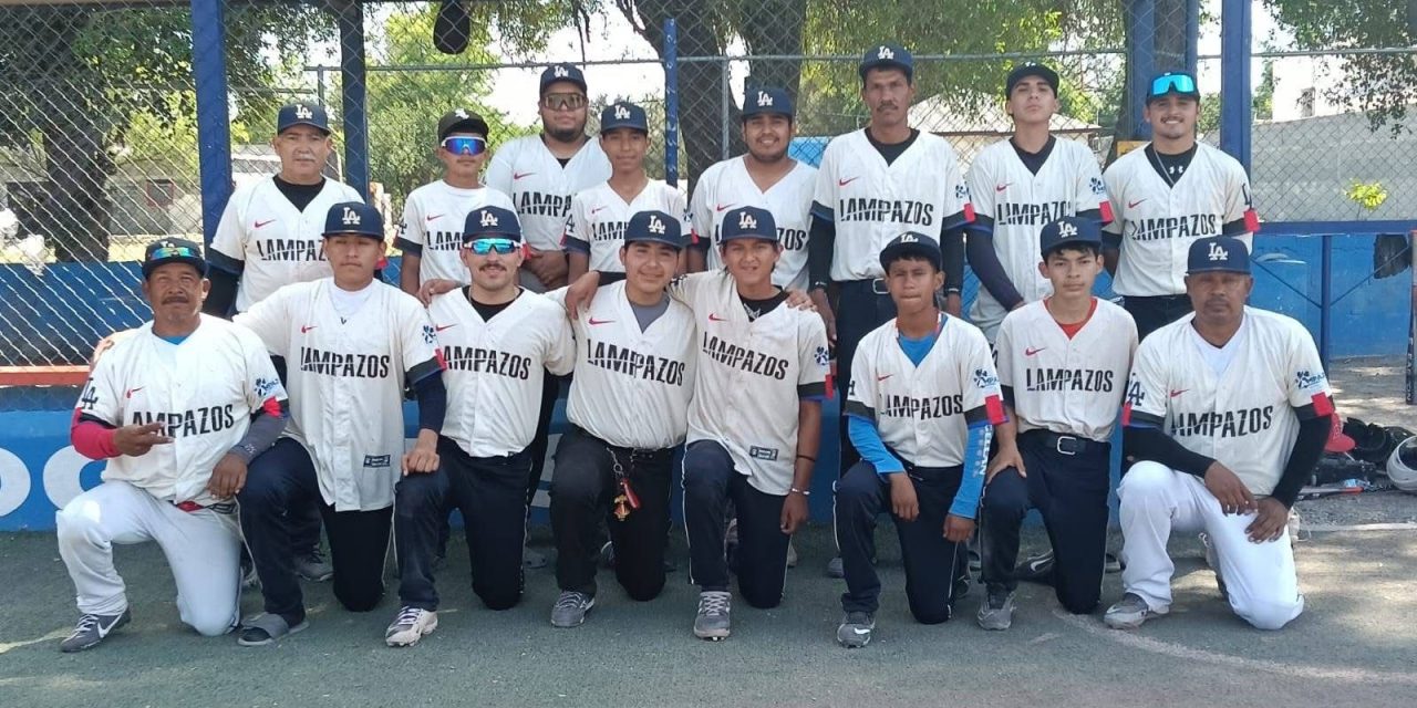 ADRIANA MARTÍNEZ RESPALDA A SELECCIÓN DE BÉISBOL DE LAMPAZOS CON ENTREGA DE UNIFORMES