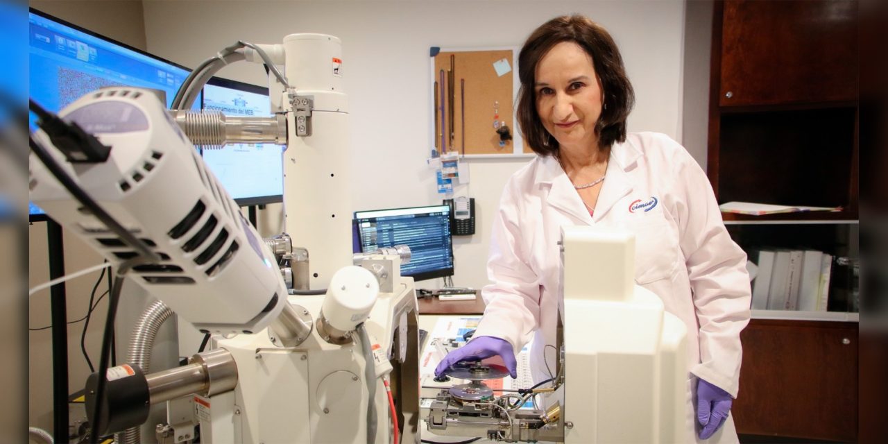 SANTOS GUZMÁN RECONOCE TRAYECTORIA DE LETICIA TORRES GUERRA Y EL IMPULSO CIENTÍFICO DE LA UANL