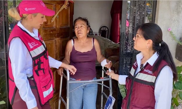 PAOLA GARCÍA YVES BENEFICIA A FAMILIAS CON EQUIPO MÉDICO Y DE MOVILIDAD EN SANTA CATARINA