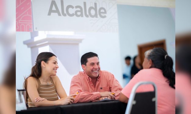 RAÚL CANTÚ Y NELLY GARZA ATIENDEN DE CERCA A LA CIUDADANÍA EN SALINAS VICTORIA
