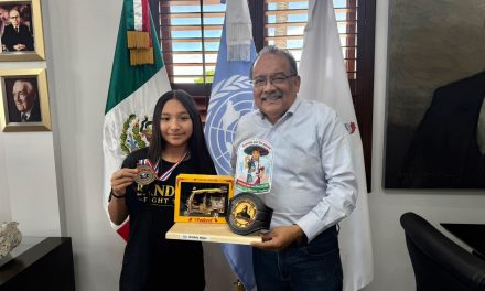 ANDRÉS MIJES RECONOCE A NICOLE “LA AFERRADA” ESCOBAR POR SU ORO INTERNACIONAL