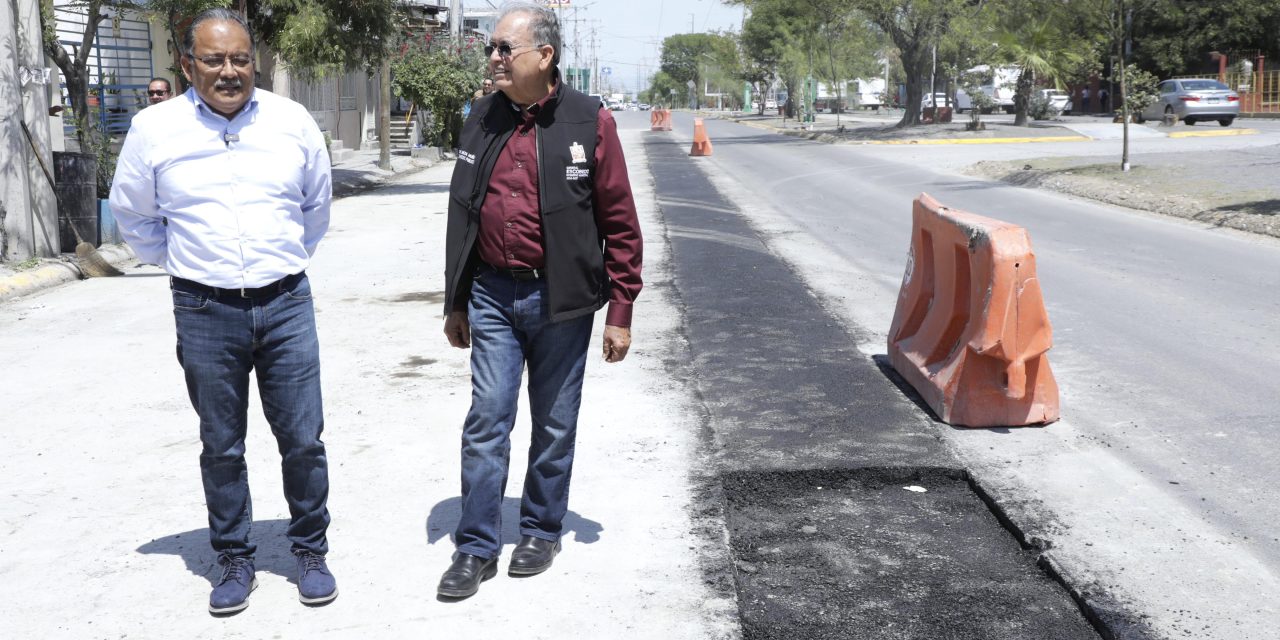 ANDRÉS MIJES ENTRA AL RESCATE DE VIALIDAD AFECTADA POR DRENAJE Y COORDINA ACCIONES CON AYD