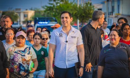 CÉSAR GARZA ARREDONDO RECORRE COLONIA RENACERES Y ESCUCHA A VECINOS EN APODACA