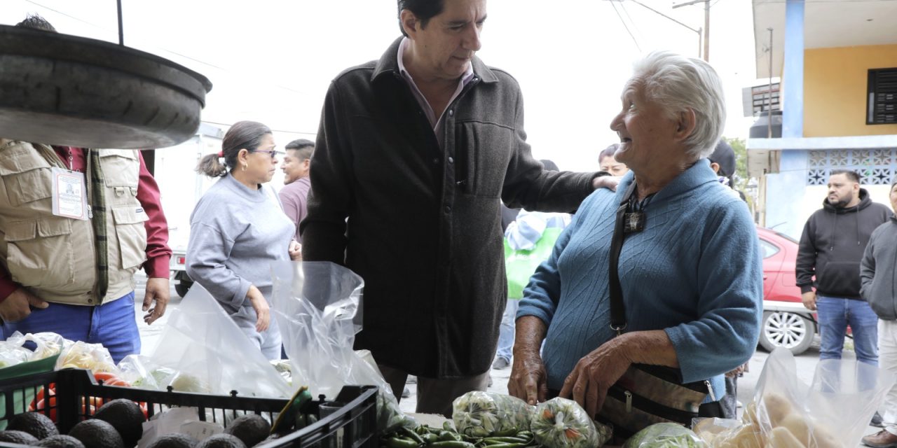 ESCOBEDO DIALOGA CON COMERCIANTES PARA MEJORAR OPERACIÓN DE MERCADOS EN ESTE MUNICIPIO