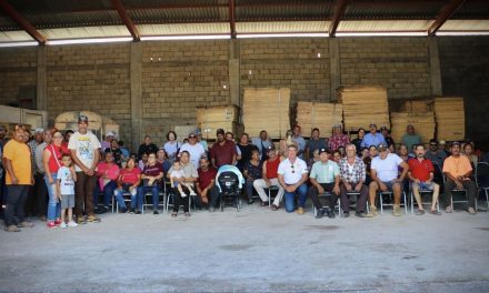 BALTAZAR MARTÍNEZ MONTEMAYOR IMPULSA APOYO SOCIAL CON ENTREGA DE MATERIAL PARA PROYECTOS FAMILIARES EN CERRALVO