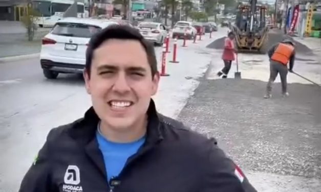 CÉSAR GARZA ARREDONDO SIGUE CUMPLIENDO CON LOS APODAQUENSES REPARANDO VIALIDADES