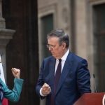 CLAUDIA SHEINBAUM RESPALDA A MARCELO EBRARD Y RATIFICA SU CONTINUIDAD EN EL GABINETE