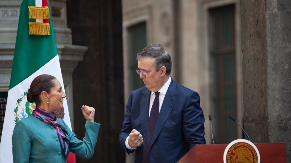 CLAUDIA SHEINBAUM RESPALDA A MARCELO EBRARD Y RATIFICA SU CONTINUIDAD EN EL GABINETE