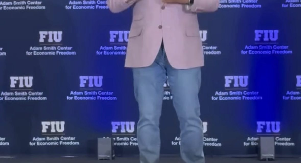 ANDRÉS MIJES PRESENTA EL MODELO DE GOBIERNO DIGITAL DE ESCOBEDO ANTE LÍDERES DE MÁS DE 20 PAÍSES EN FLORIDA