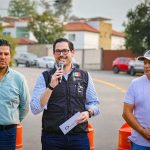 DAVID DE LA PEÑA ENTREGA CALLE RENOVADA EN LOS CAVAZOS Y DUPLICA SU CAPACIDAD VIAL