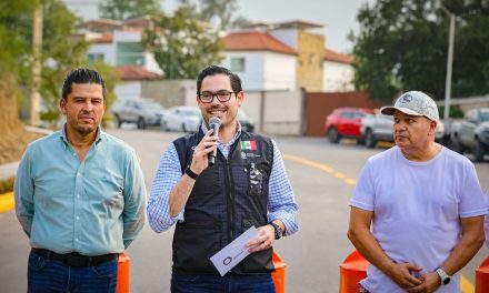 DAVID DE LA PEÑA ENTREGA CALLE RENOVADA EN LOS CAVAZOS Y DUPLICA SU CAPACIDAD VIAL