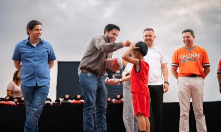 LUCIRÁN LIGAS PEQUEÑAS DE SALINAS VICTORIA NUEVA PIEL QUE ENTREGÓ EL ALCALDE RAÚL CANTÚ
