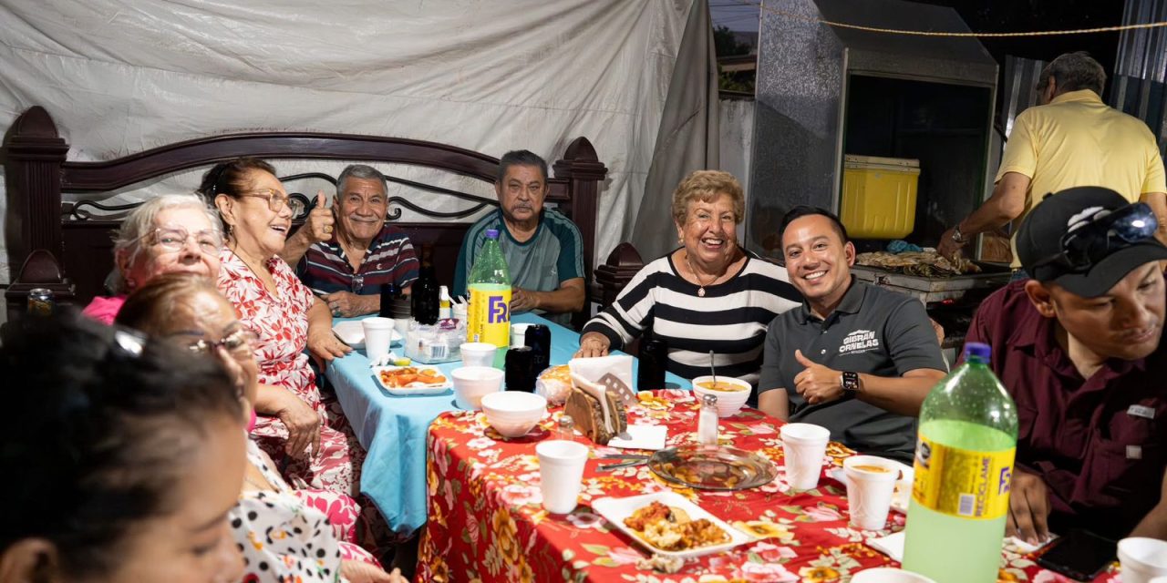 GIBRAN ORNELAS CONVIVE CON VECINOS DE LOMA LINDA Y FORTALECE LAZOS CON LA COMUNIDAD