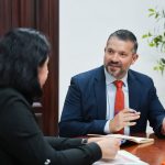 GOBIERNO DE GERARDO DE LA MAZA REFUERZA DIÁLOGO PARA AMPLIAR EL ACCESO A LA EDUCACIÓN EN EL CARMEN