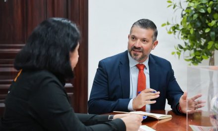 GOBIERNO DE GERARDO DE LA MAZA REFUERZA DIÁLOGO PARA AMPLIAR EL ACCESO A LA EDUCACIÓN EN EL CARMEN