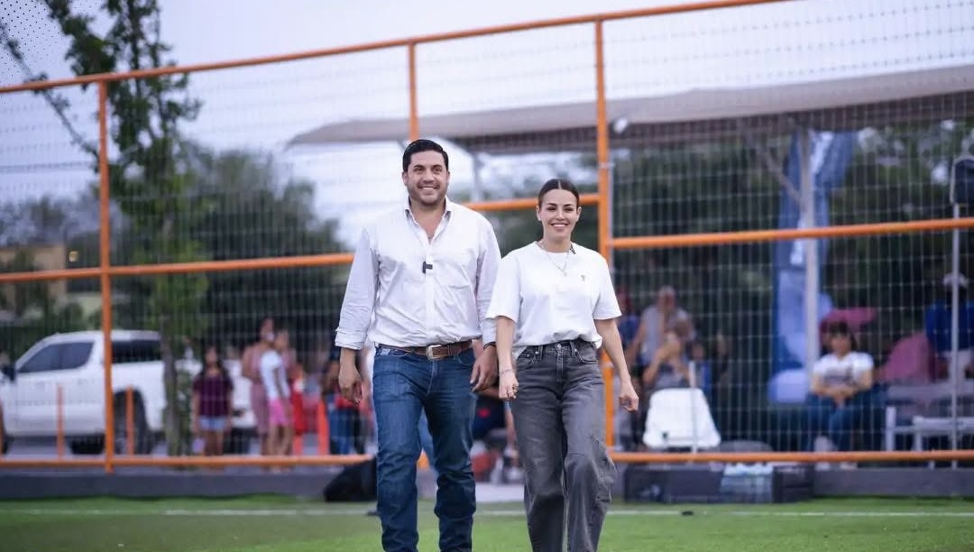 RAÚL CANTÚ INAUGURA CANCHA DE FÚTBOL RENOVADA EN LOS PILARES EN SALINAS VICTORIA
