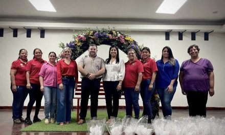 MIGUEL ÁNGEL SALAZAR RECONOCE A LAS MADRES DE MONTEMORELOS FESTEJANDOLAS PREVIO AL 10 DE MAYO