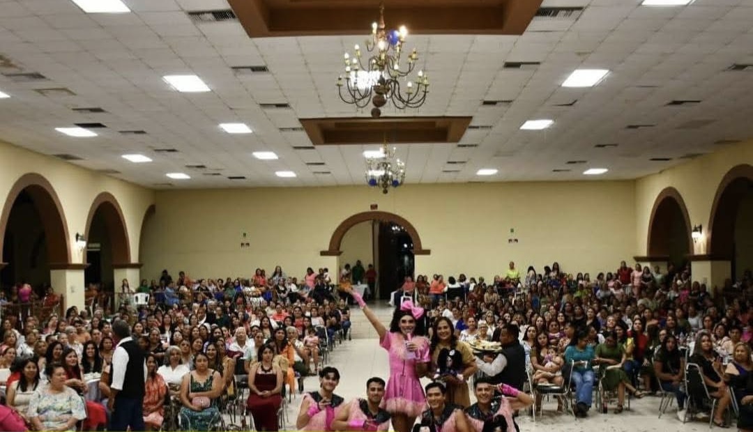 ADRIANA MARTÍNEZ CELEBRA A LAS MAMÁS DE LAMPAZOS EN UNA TARDE LLENA DE ALEGRÍA Y DIVERSIÓN