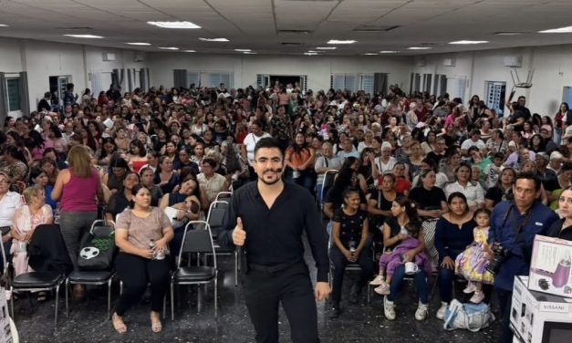 ALEJANDRO GONZÁLEZ CELEBRA A LAS MADRES CON UNA NOCHE LLENA DE EMOCIÓN Y SORPRESAS