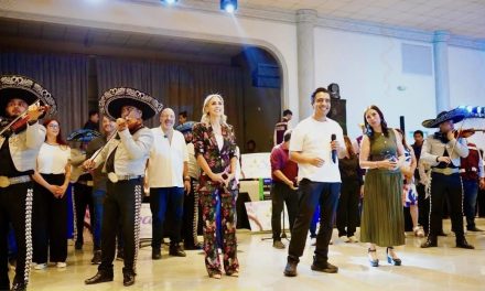 FESTEJA JESÚS NAVA A MAMÁS SANTACATARINENSES A LO GRANDE