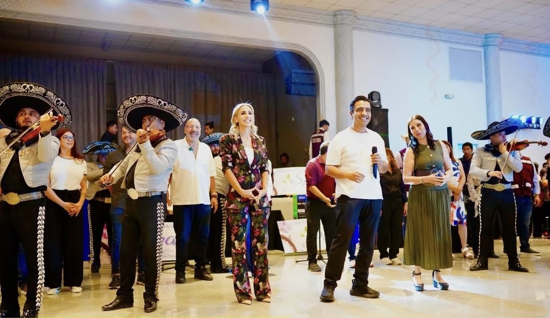 FESTEJA JESÚS NAVA A MAMÁS SANTACATARINENSES A LO GRANDE