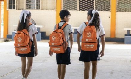 RECORTE ESCOLAR POR EL MUNDIAL DESATA REBELIÓN EN NL: PADRES EXIGEN QUE EL FÚTBOL NO LE GANE A LA EDUCACIÓN