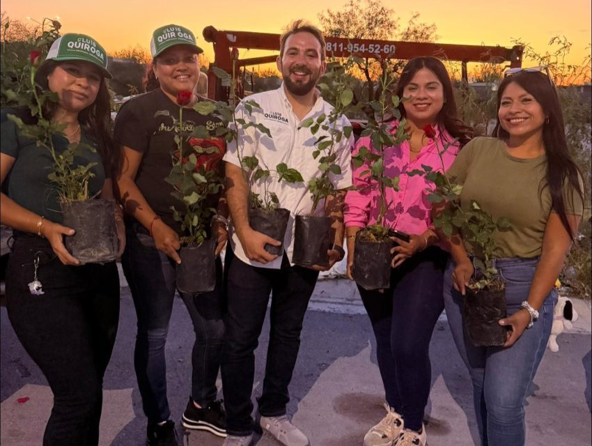 LUIS QUIROGA RECONOCE A MADRES DEL DISTRITO 13 CON ENTREGA DE ROSALES