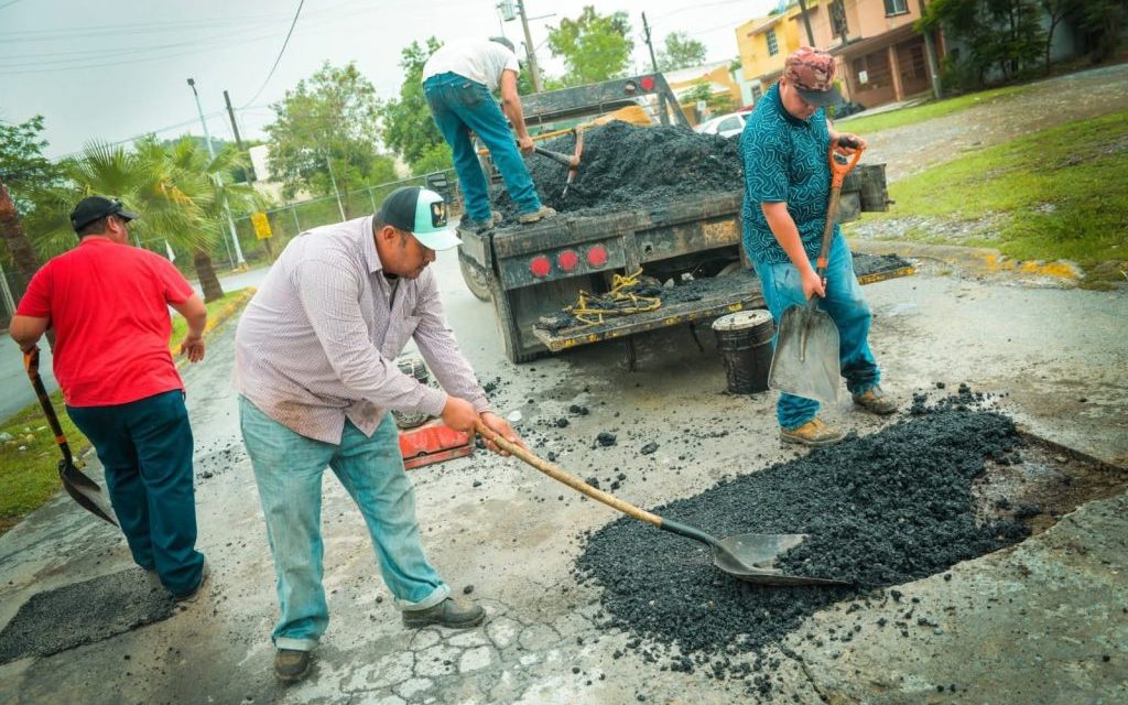 MIGUEL ÁNGEL SALAZAR REFUERZA LABORES DE BACHEO EN DISTINTOS SECTORES DE MONTEMORELOS