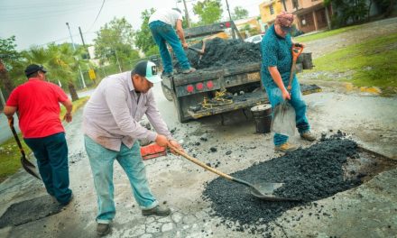 MIGUEL ÁNGEL SALAZAR REFUERZA LABORES DE BACHEO EN DISTINTOS SECTORES DE MONTEMORELOS