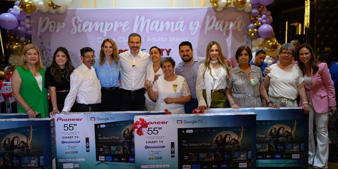 ADRIÁN DE LA GARZA RECONOCE A MADRES Y PADRES DE MONTERREY POR SU ENTREGA A LAS FAMILIAS