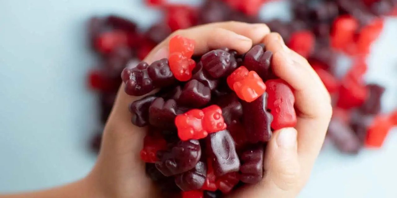 ¡ADIÓS A LAS GOMITAS ROJAS!, MÉXICO PROHÍBE COLORANTE ROJO NO. 3 POR RIESGO DE TUMORES