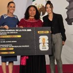 ¡SUEÑO MUNDIALISTA! CLAUDIA SHEINBAUM SORPRENDE AL ENTREGAR BOLETO PARA EL MÉXICO VS SUDÁFRICA