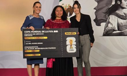¡SUEÑO MUNDIALISTA! CLAUDIA SHEINBAUM SORPRENDE AL ENTREGAR BOLETO PARA EL MÉXICO VS SUDÁFRICA