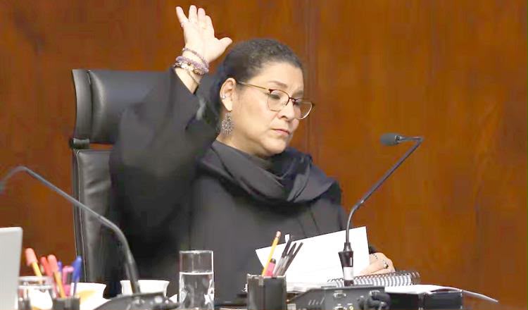 LENIA BATRES ROMPE PARADIGMAS: “ES MENTIRA QUE SE NECESITE CARRERA JUDICIAL” Y VA POR LA PRESIDENCIA DE LA CORTE