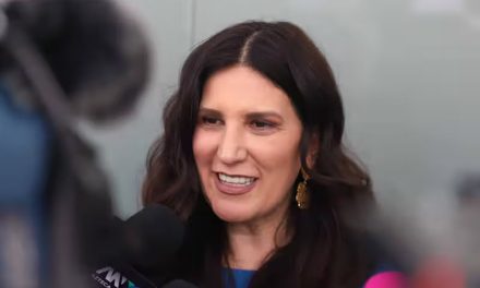 MARU CAMPOS LIBRA EL JUICIO POLÍTICO: SOLICITUD QUEDA DESECHADA POR FALTA DE RATIFICACIÓN